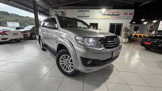 TOYOTA HILUX SW4 2.7 SR 4X2 16V FLEX 4P AUTOMÁTICO TOYOTA HILUX SW4 2.7 SR 4X2 16V FLEX 4P AUTOMÁTICO